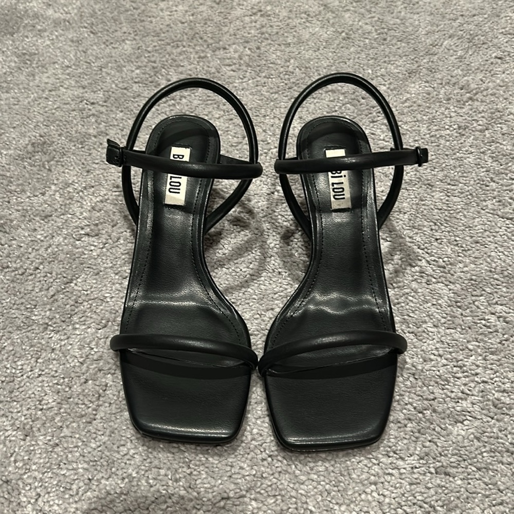 Bibi Lou Simple Strappy Kitten Heels in Black, size 36 NWOT